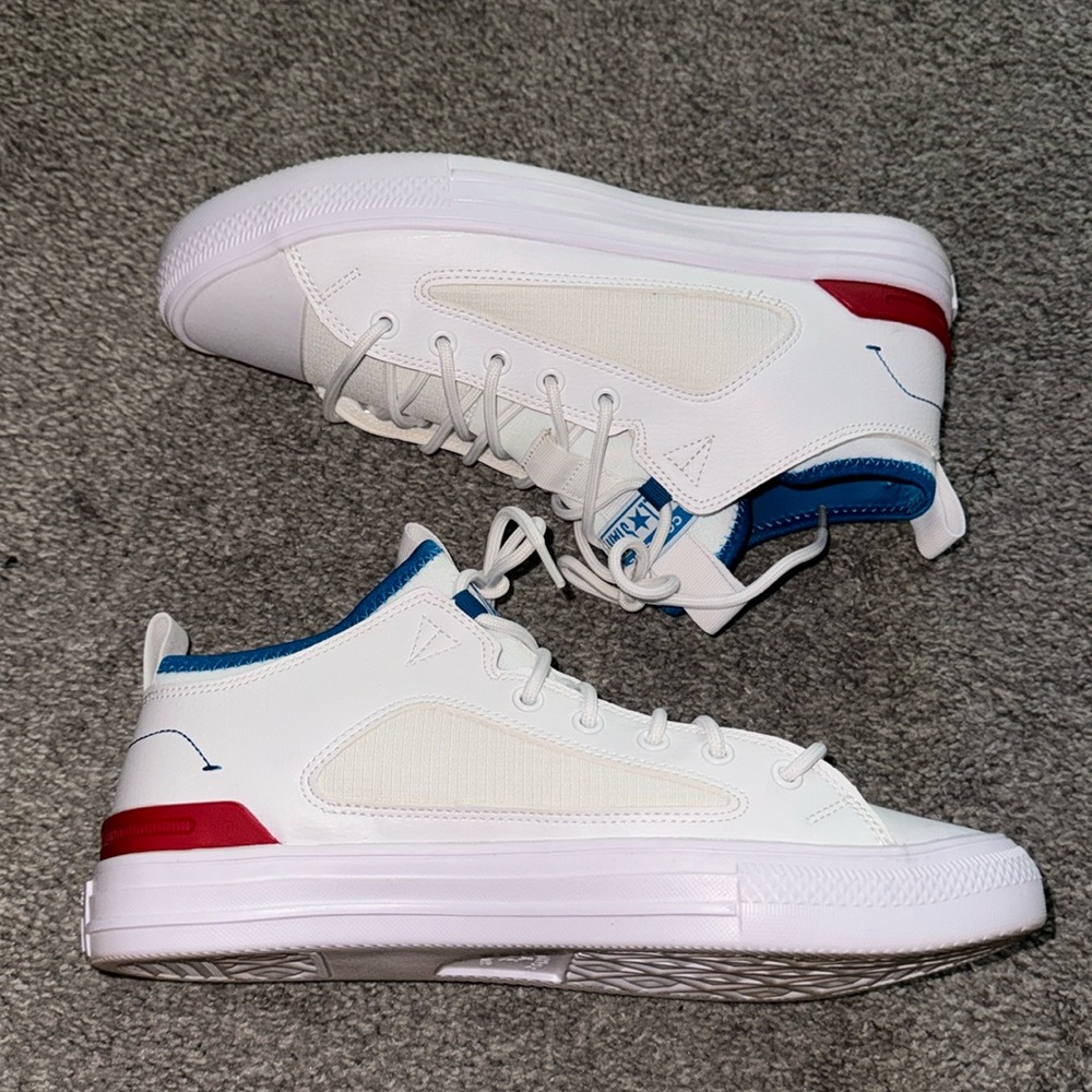 Converse All-Star Sneaker - Size 11